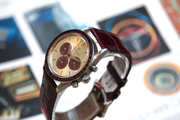 Universal Genève Chronographe Compax Burgundy Réf 884.485 full set