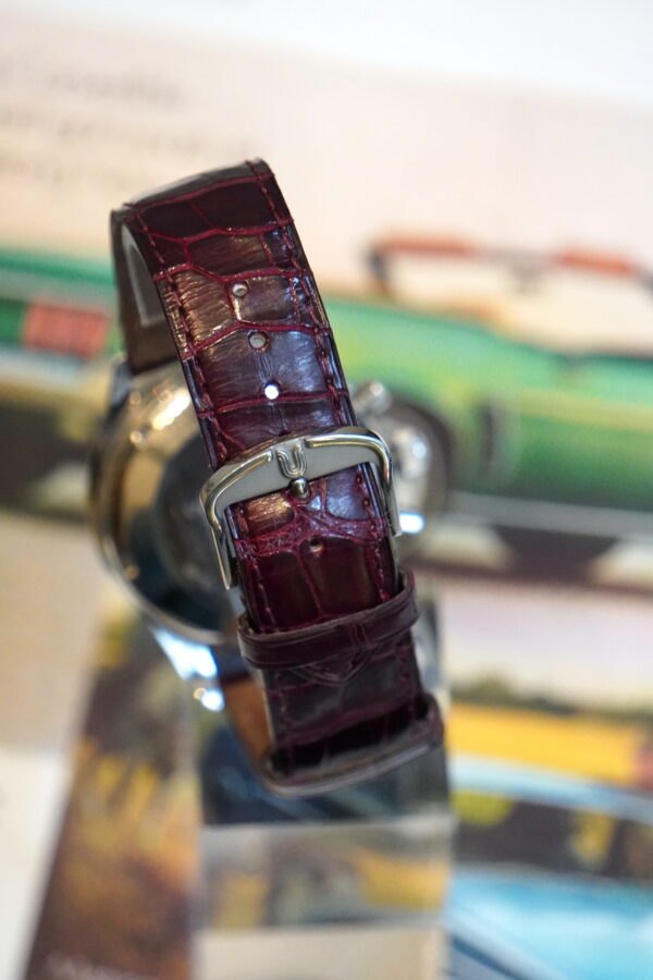 Universal Genève Chronographe Compax Burgundy Réf 884.485 full set